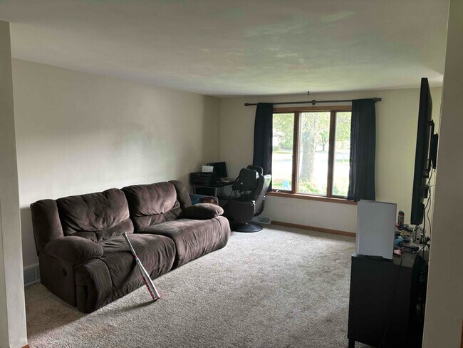 Building Photo - 3242 Larry Dr