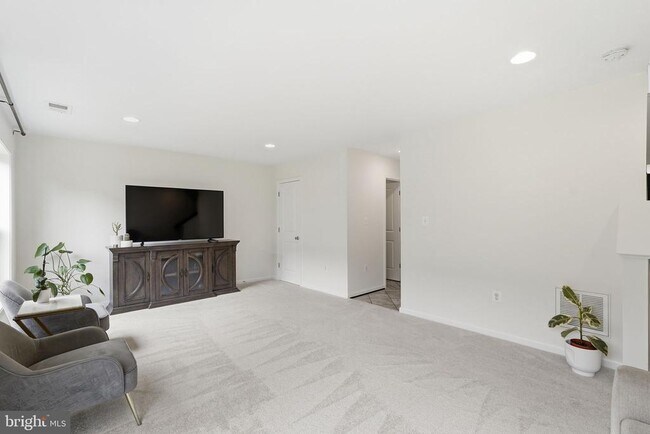 Building Photo - 6833 William White Way