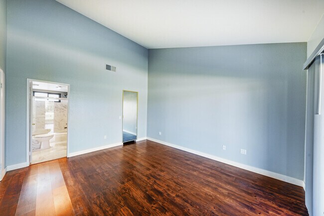 Building Photo - 40498 Bay Hill Way