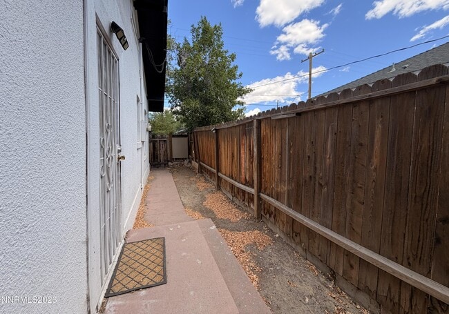 Building Photo - 319 Thoma St