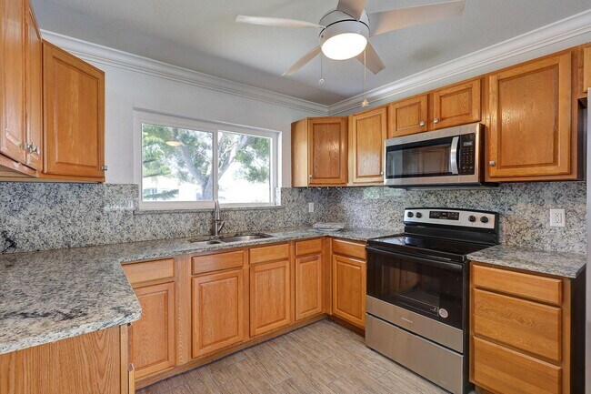 Building Photo - 1612 SE Cascella Ct