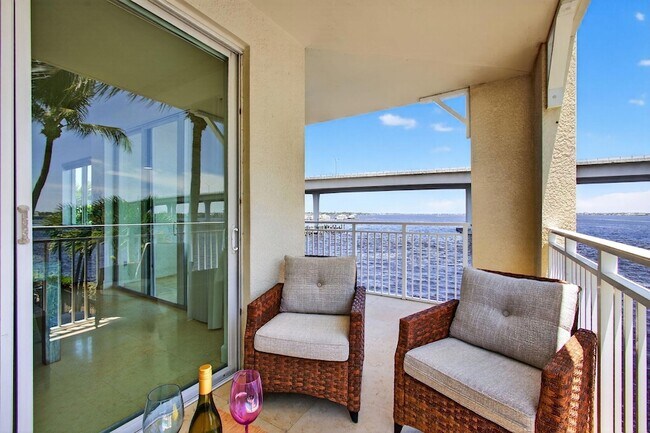 Building Photo - 275 NW Flagler Ave