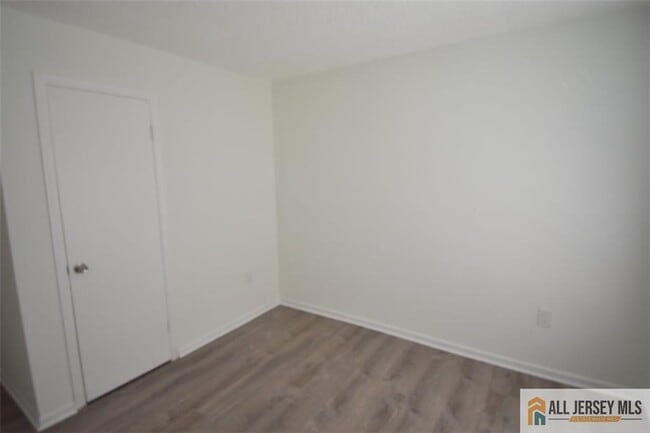 Building Photo - 49 Farnham Square