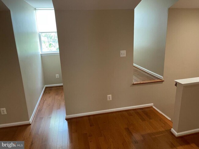 Building Photo - 129 Martin Ln