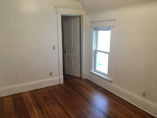 Building Photo - 1214 E Mifflin St