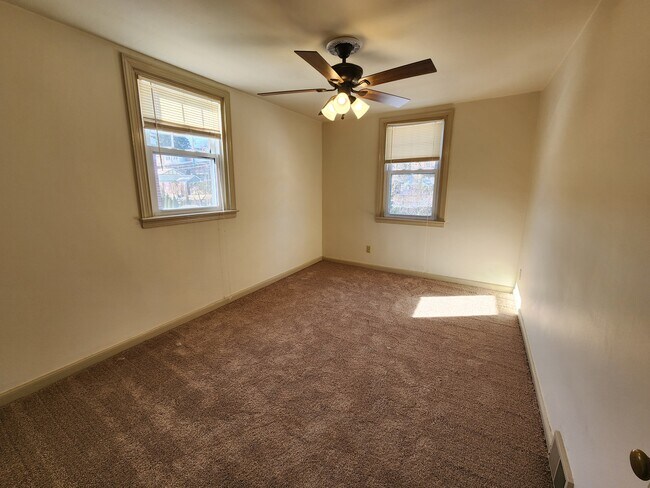 Building Photo - 4927 Woodland Ave