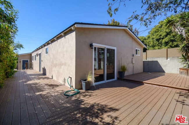 Building Photo - 1604 Oak Ave