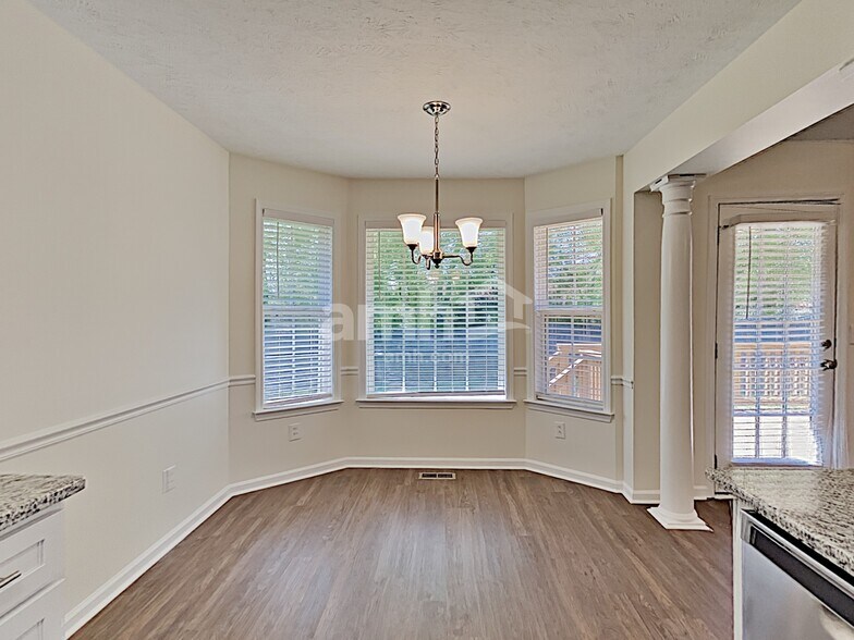 Building Photo - 2020 Isis Ct