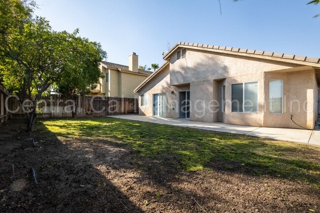 Building Photo - 3 Bedroom/2 Bath Home in the Southwest - $2295 Per Month!