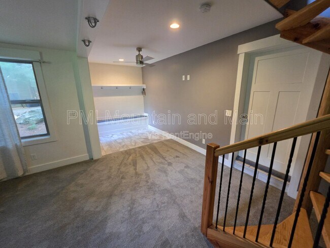 Building Photo - 156 Bradley St