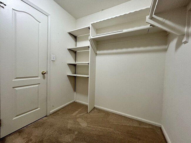 Building Photo - Charming 4-Bedroom Cul-de-Sac Home in Virginia Beach "ASK ABOUT OUR ZERO DEPOSIT"