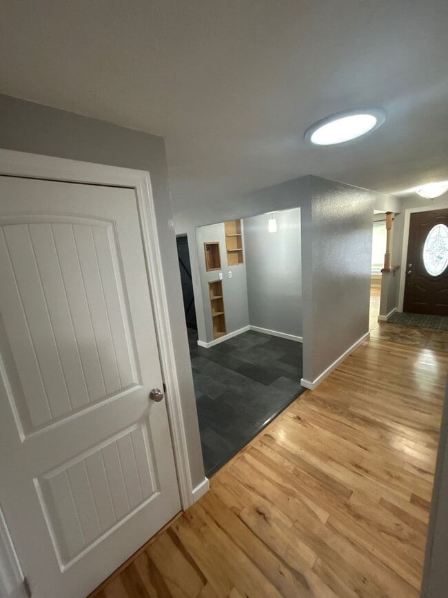 Building Photo - 3677 Carmelle Ct NE