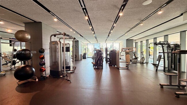 Building Photo - 460 NE 28th St