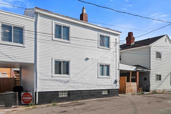 Building Photo - Luxury Rental - Sharpsburg