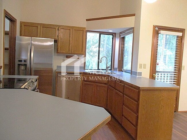 Building Photo - Beautiful 4 Bedroom 2.75 Bathroom Home in ...