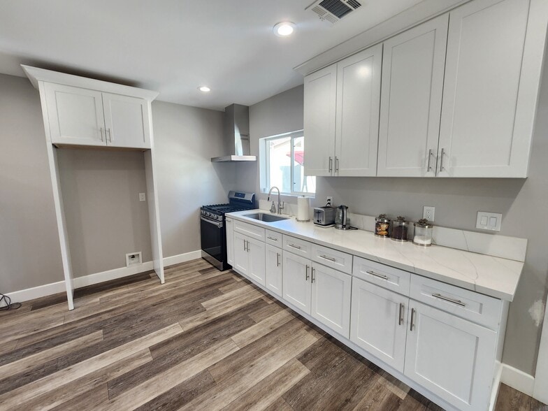 Building Photo - 9309 Dorrington Pl