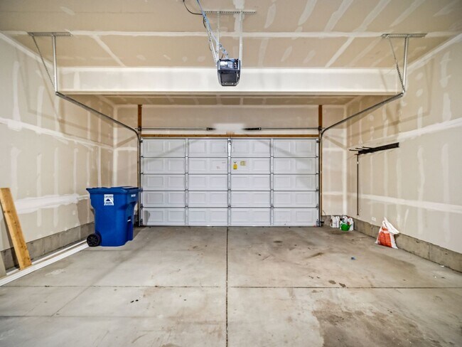 Building Photo - Charming North Spokane Home in a Quiet Neighborhood ? Limited-Time Move-In Special: Half Off Your...