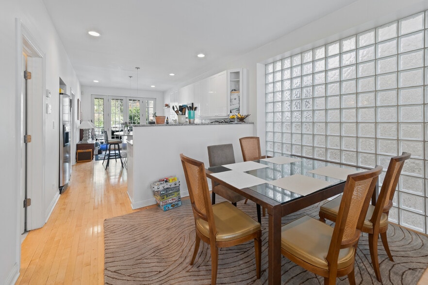 Building Photo - 2715 N Marshfield Ave