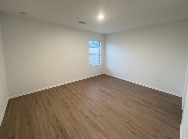 Building Photo - 2802 Via Augusta Dr