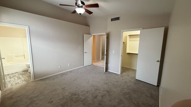 Building Photo - Freshly Painted 3 bedroom/2 bathroom Peoria Home!