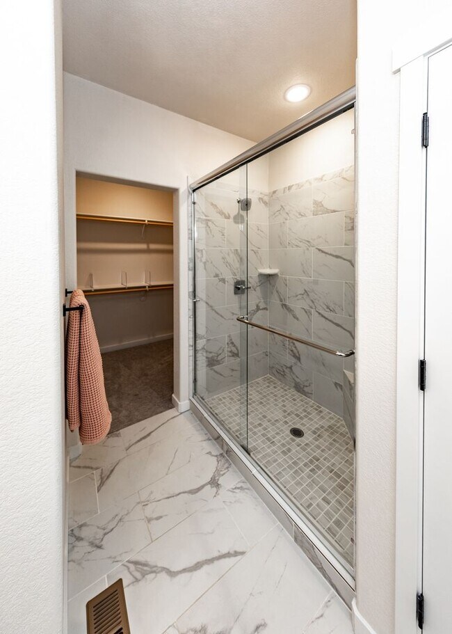 Building Photo - Beautiful Townhome Next to Nature on Westside