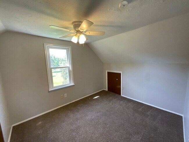Building Photo - 9584 Ridge Rd