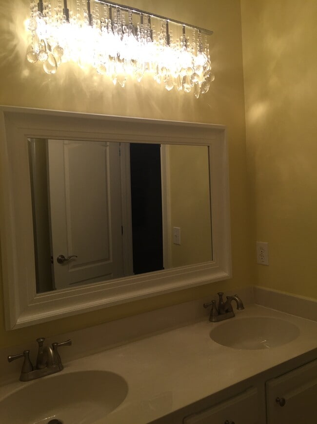 Building Photo - 5000 Wildeoak Trail