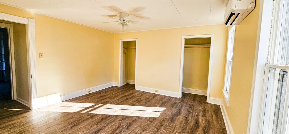Building Photo - 116 Musconetcong River Rd