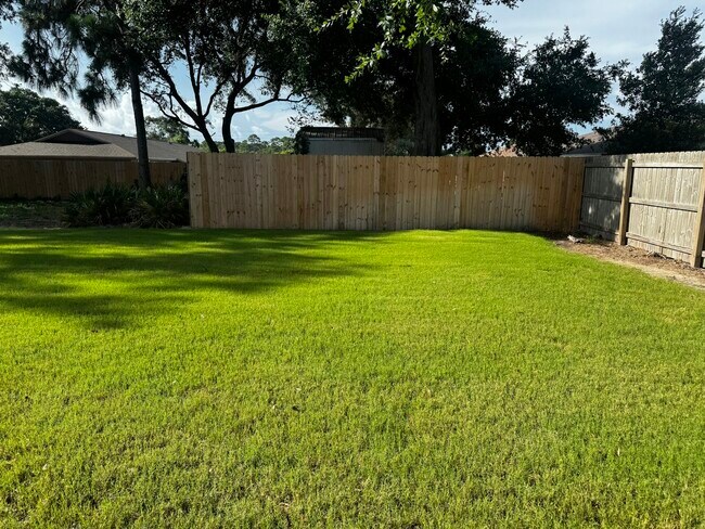 Building Photo - 3410 Green Briar Cir