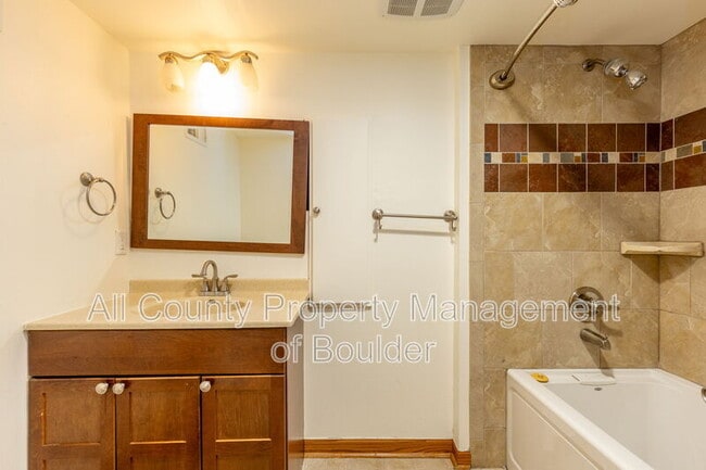Building Photo - 4690 Sioux Dr
