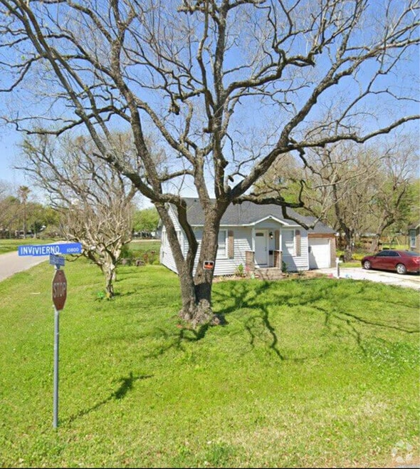 Building Photo - 10801 Invierno St