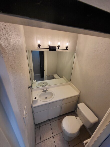 Building Photo - 6702 Deatonhill Dr