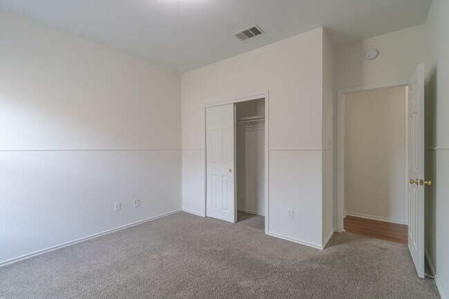 Building Photo - 702 Pampas Ricas Dr