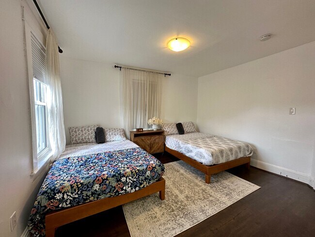 Building Photo - 148 Orange St