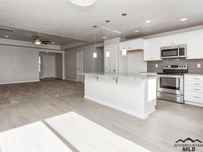 Building Photo - 3 Bedroom House For Rent with High End Finishes-Available Aug 5th!