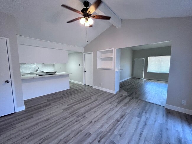 Building Photo - 10431- 10433 El Mercado Drive