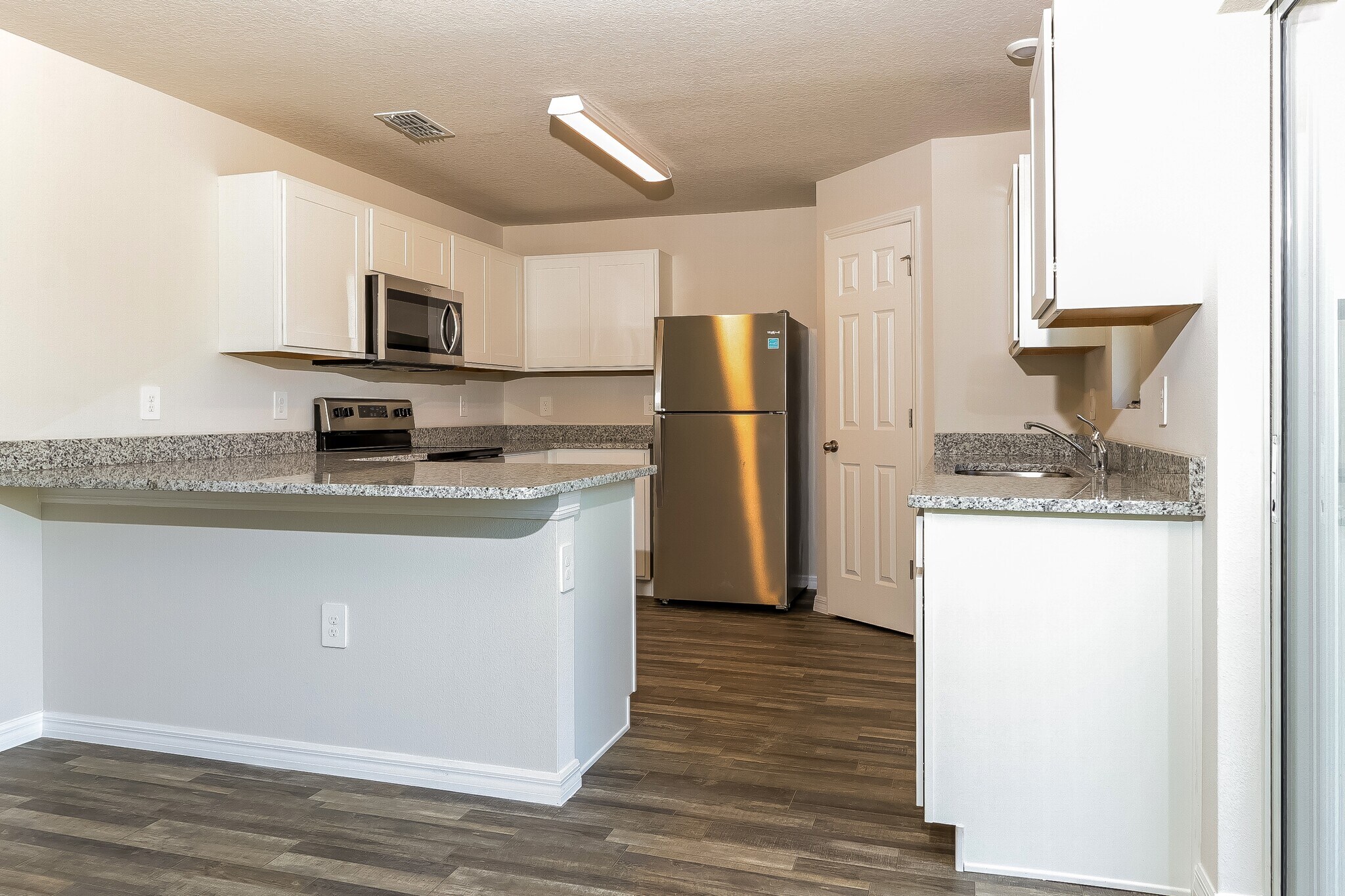 Building Photo - 1831 SE Airoso Blvd