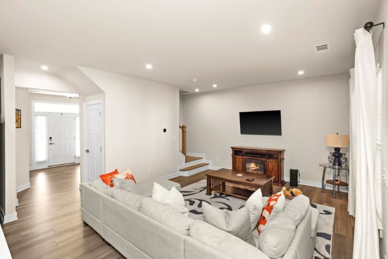 Building Photo - 8209 Warbler Wy