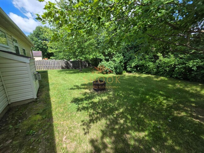 Building Photo - 3 BR Lindberg Village