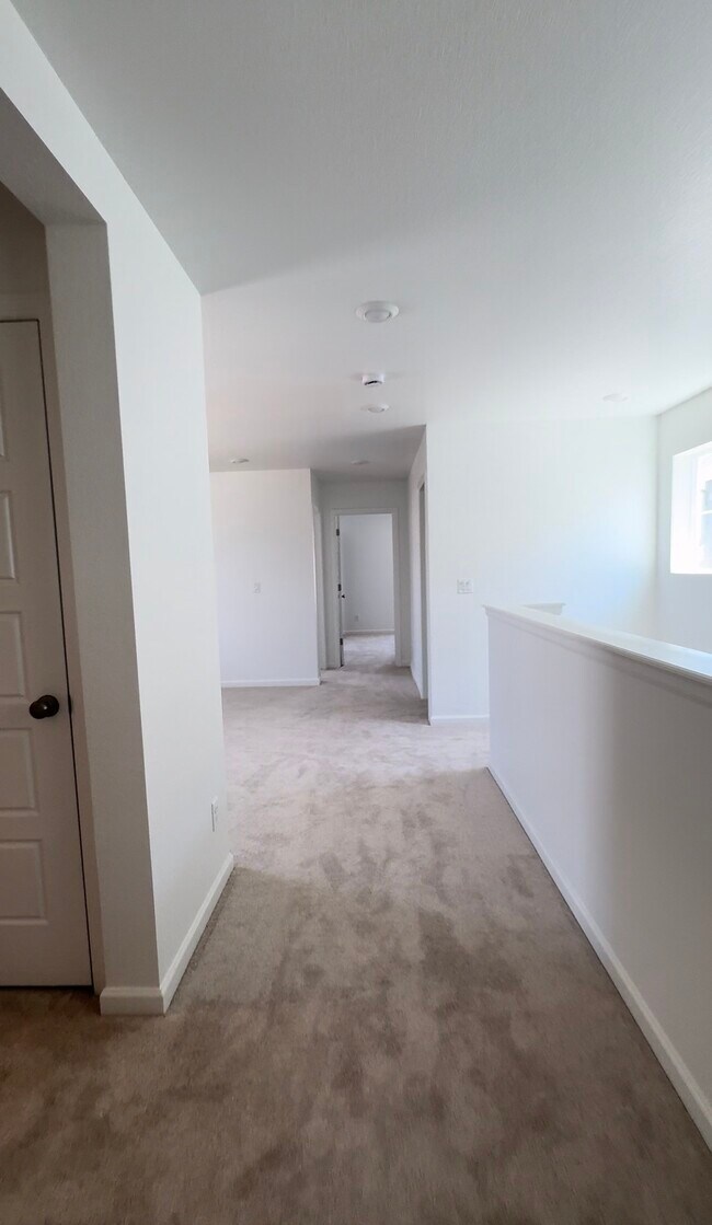 Building Photo - 3364 N Catawba Wy