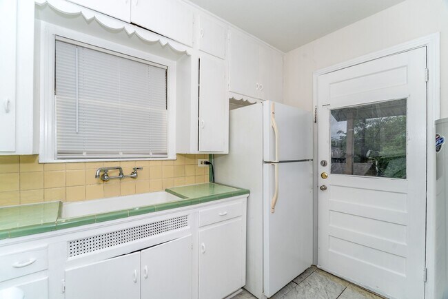 Building Photo - TERRELL HEIGHTS DUPLEX - ALAMO HEIGHTS I.S.D.