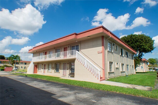 Building Photo - 12800 SW 43rd Dr