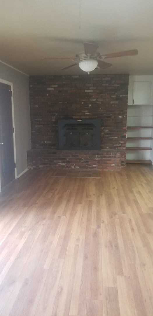Building Photo - 3 Bedroom/2 Bath single family home for le...