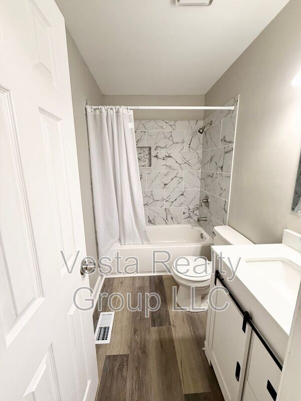 Building Photo - 207 Custer Cir