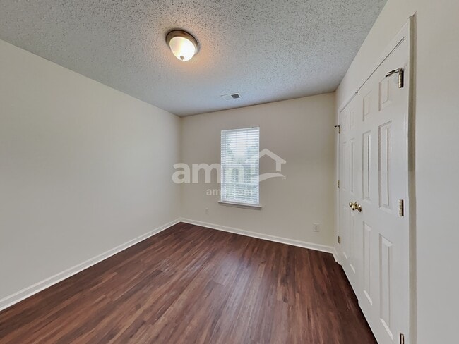 Building Photo - 125 Everett Park Dr