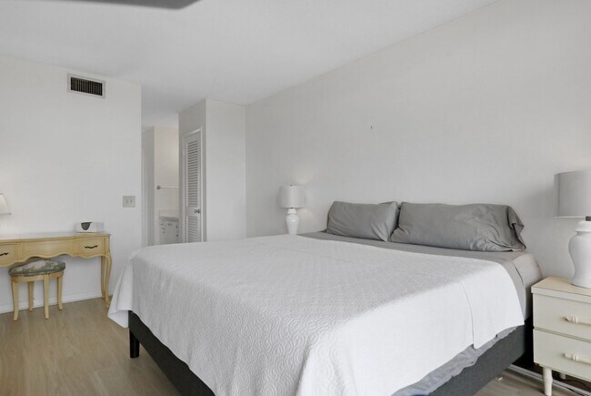 Building Photo - 225 Beach Rd