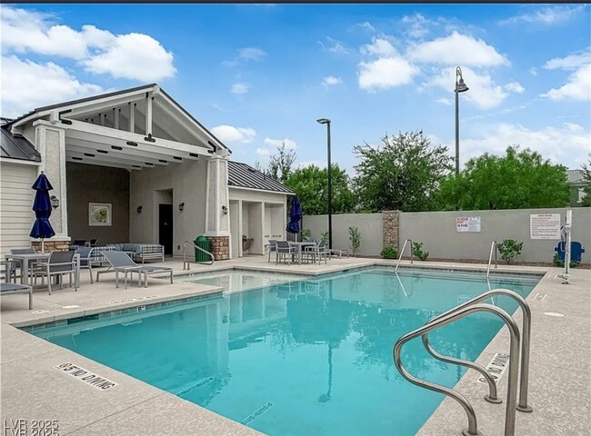 Building Photo - 2205 Ozzy Ave