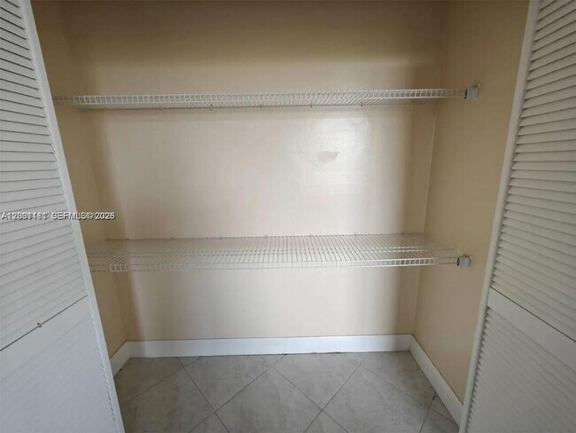 Building Photo - 3701 N Country Club Dr