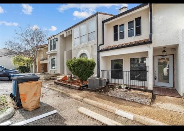 Building Photo - 3926 Mediterranean St
