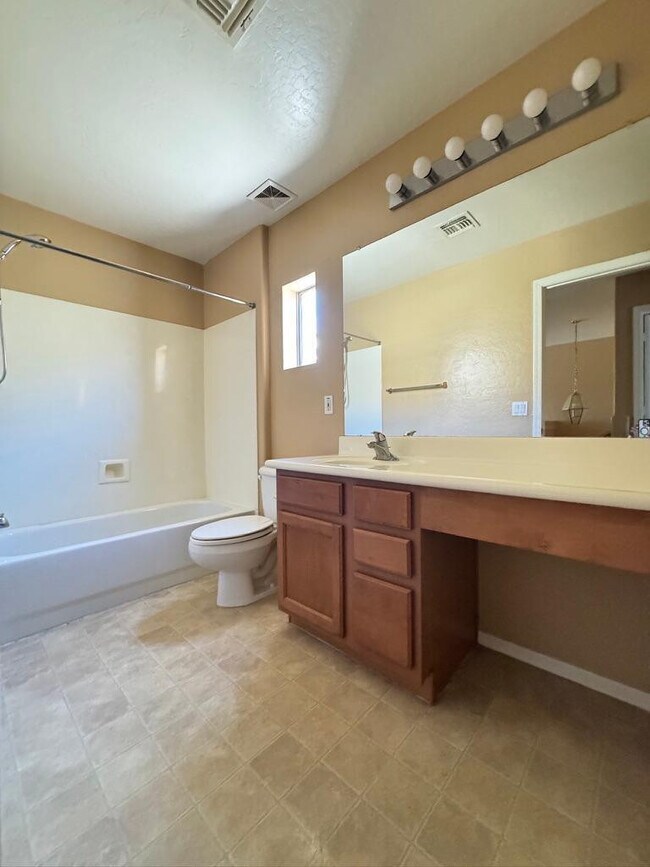 Building Photo - 7509 S 13th Pl